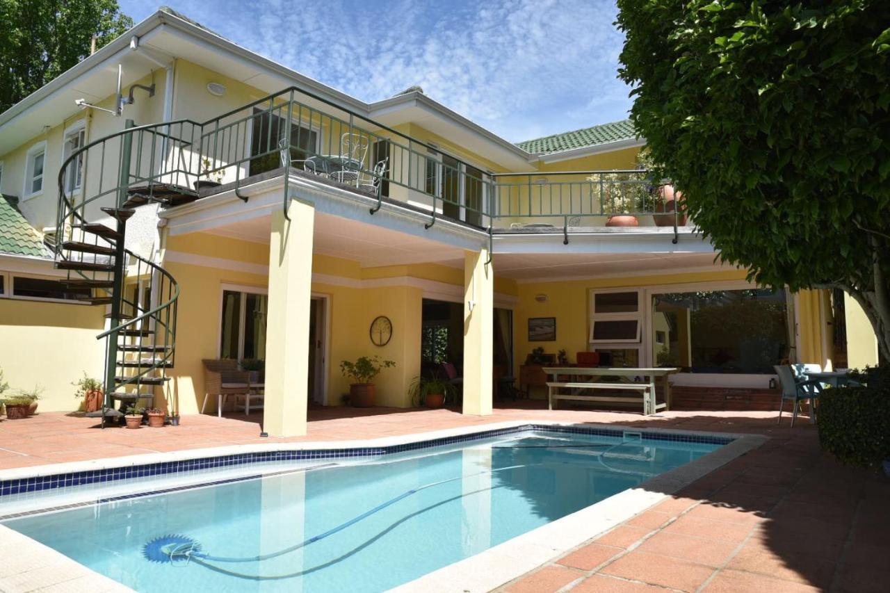 On Pinewood Guest House Cape Town Luaran gambar