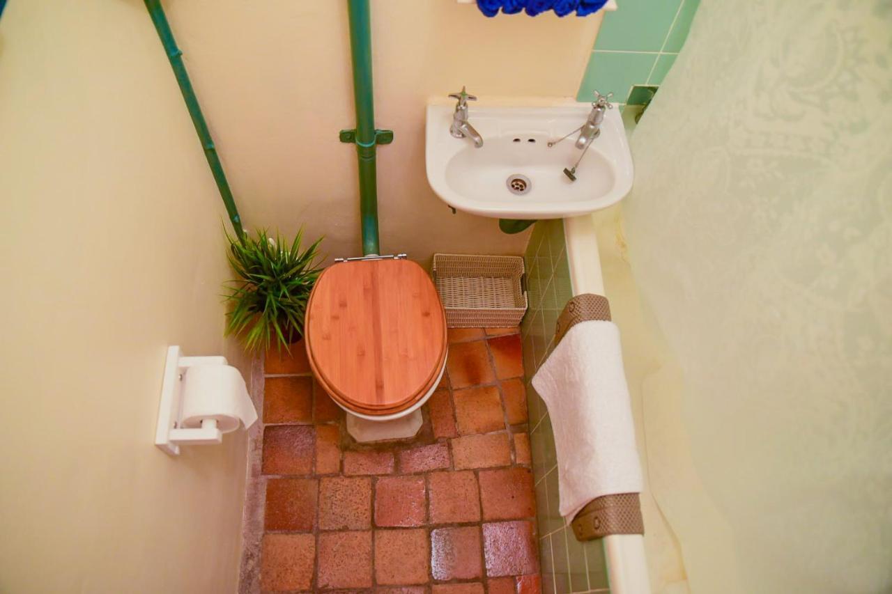 On Pinewood Guest House Cape Town Luaran gambar