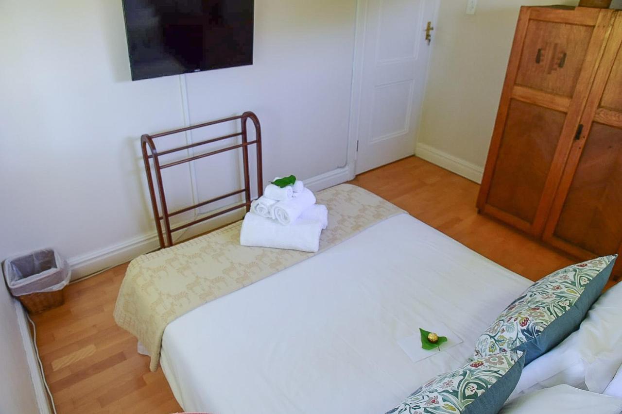 On Pinewood Guest House Cape Town Luaran gambar