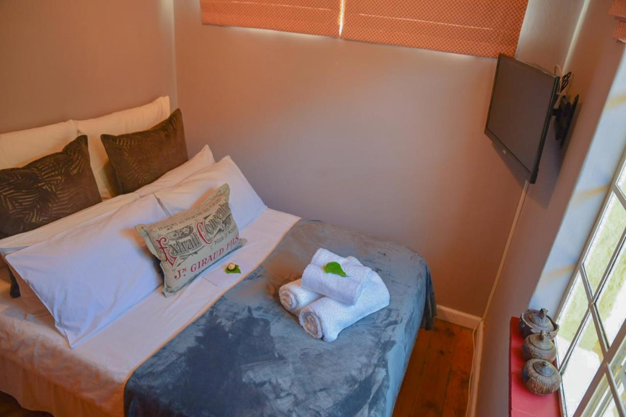On Pinewood Guest House Cape Town Luaran gambar